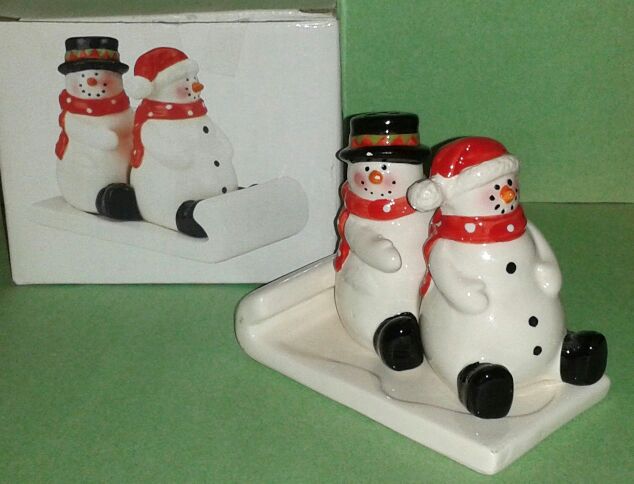 Christmas Snowmen in Sled S&P Shakers NIB