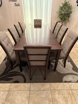 Nice dining table 10 chair!