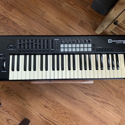 Novation Launchkey 49 Mk2 MIDI Keyboard For Music Production(PLEASE READ DESCRIPTION)