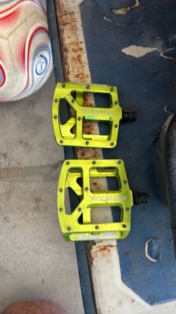 Mountain bike pedals