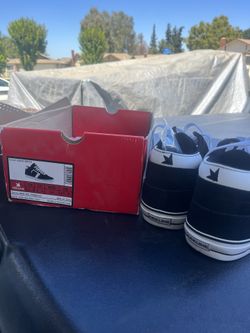 Dekline Skate Shoes, Size 11.