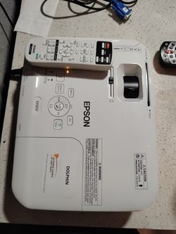 Epson ex3212 movie projector 📽️