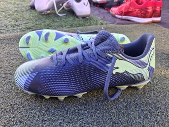 Pumas ftr soccer cleats us size 6youth