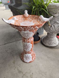 Fuente pajarera ($135)tel (contact info removed)