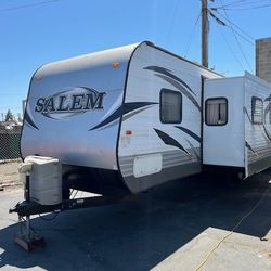 Excellent Condition 2015 Forest River Salem 32BHDS