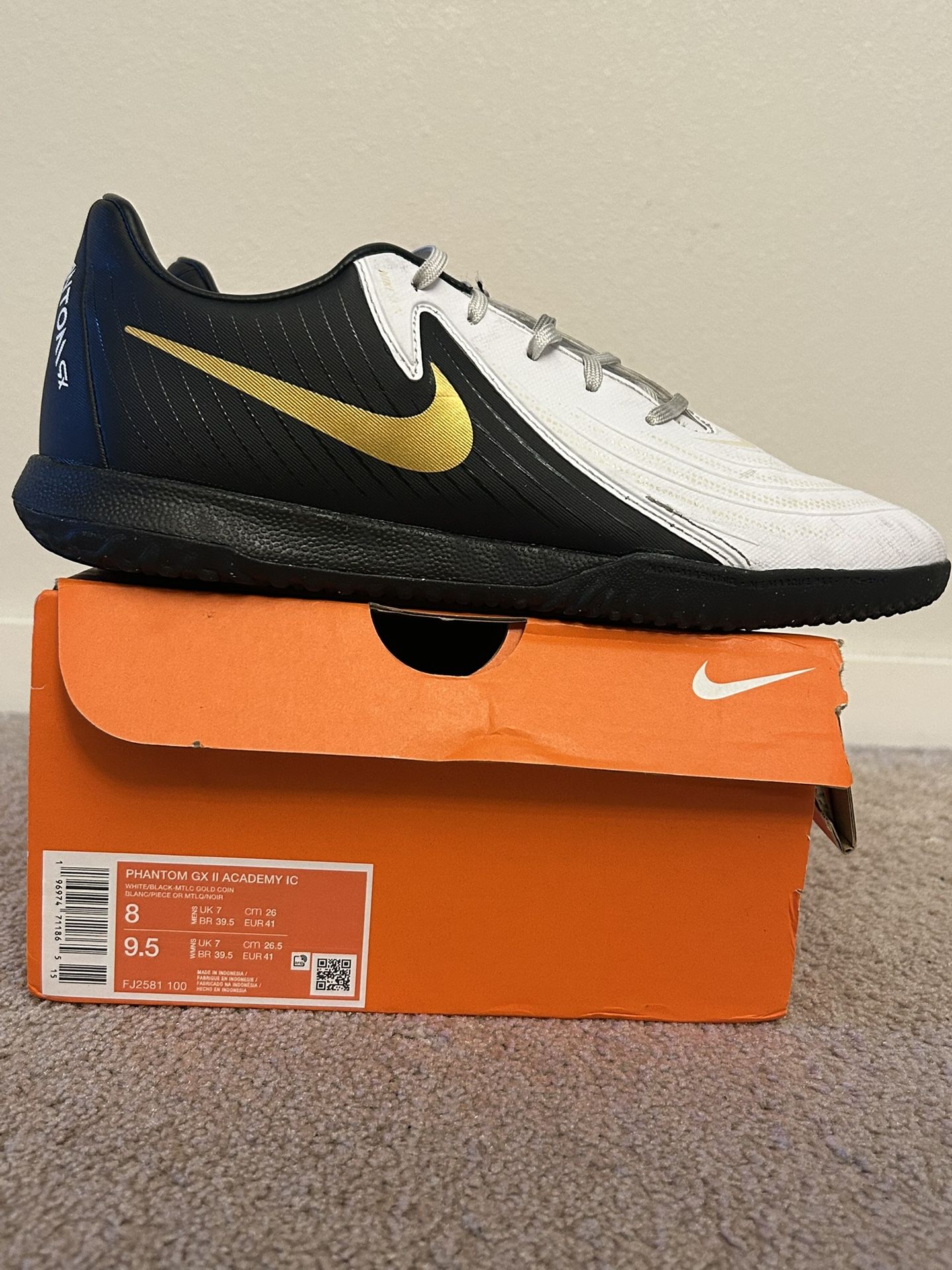 Men’s Nike Phantom GX II Academy IC - Size 8 