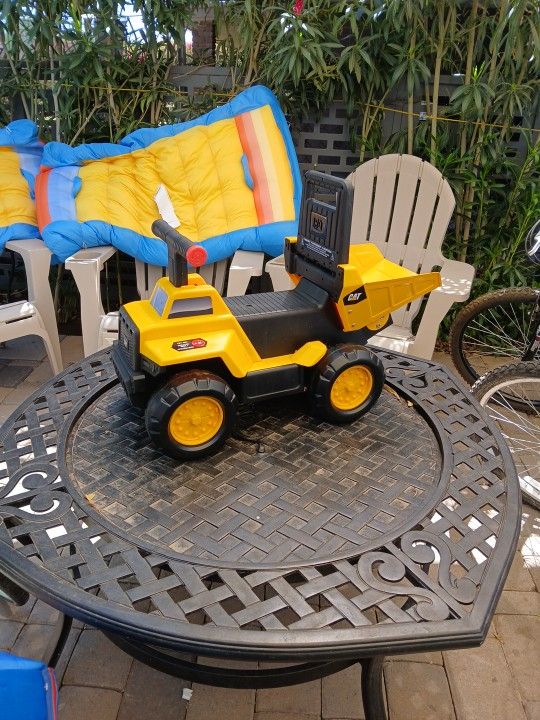 Cat Truck Toy
