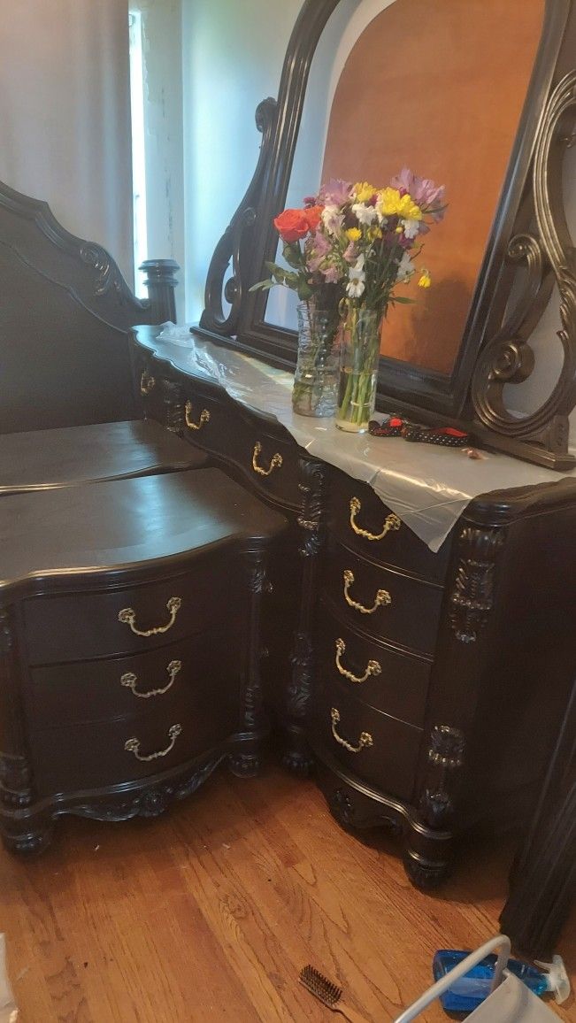 $$$SALE$$$VINTAGE KING BED