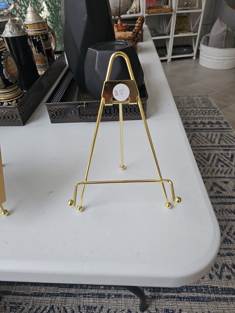 Small Gold Easel Stand 8" Tall