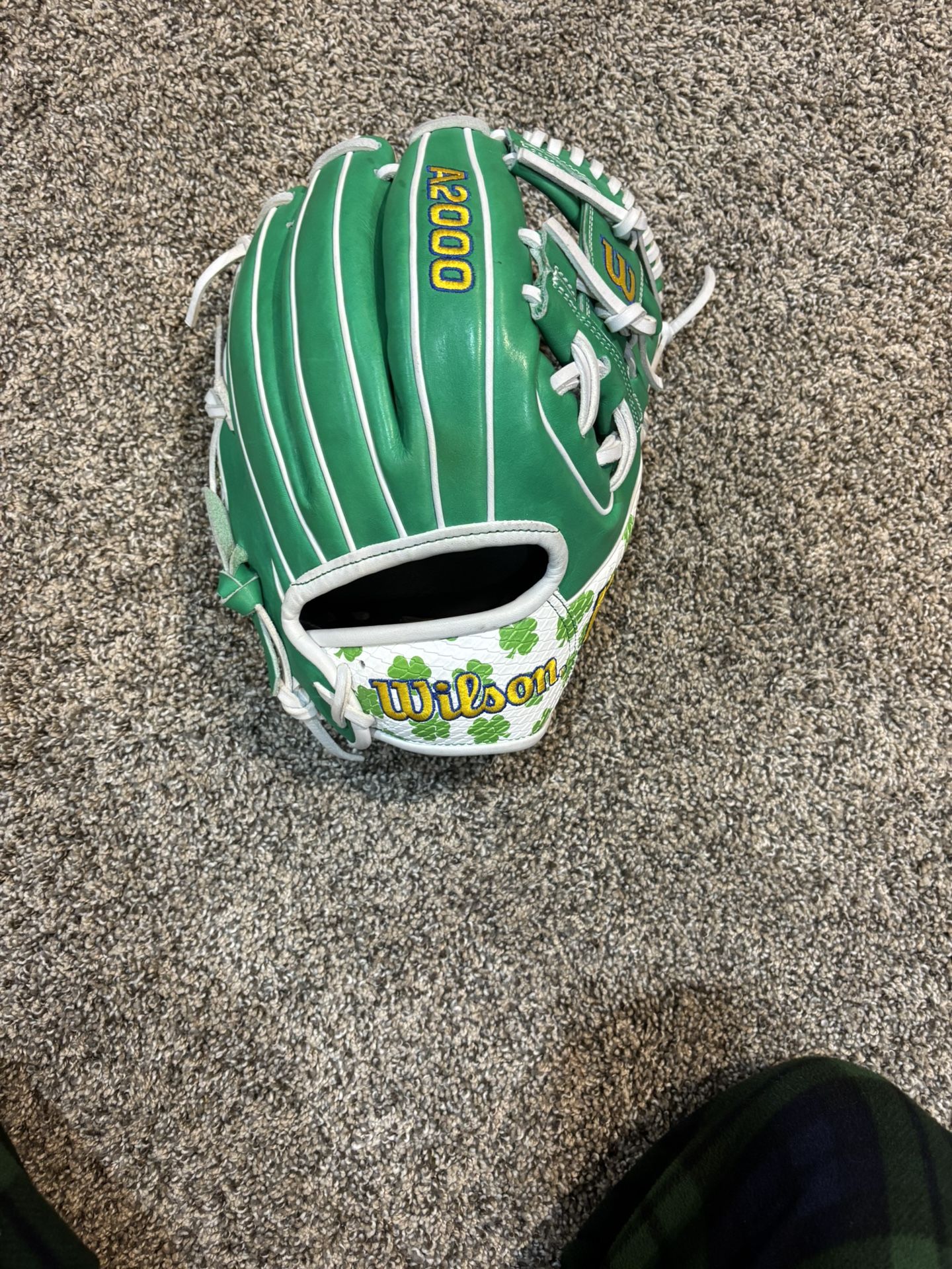 a2000 Baseball glove