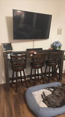 Bar & bar stools