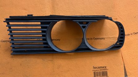Bmw E30 Left Headlight Grille Perfect‘Don’t Ask If Still Available’