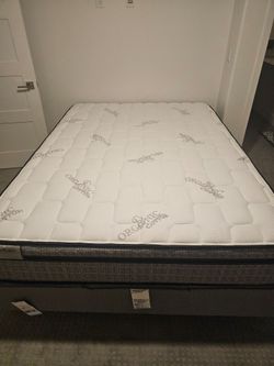 Hawthorne Silver Mattress Mfg. Bed: Mattress, Box Spring, and Frame
