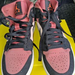 Nike Jordan's Pre-owned Size 7