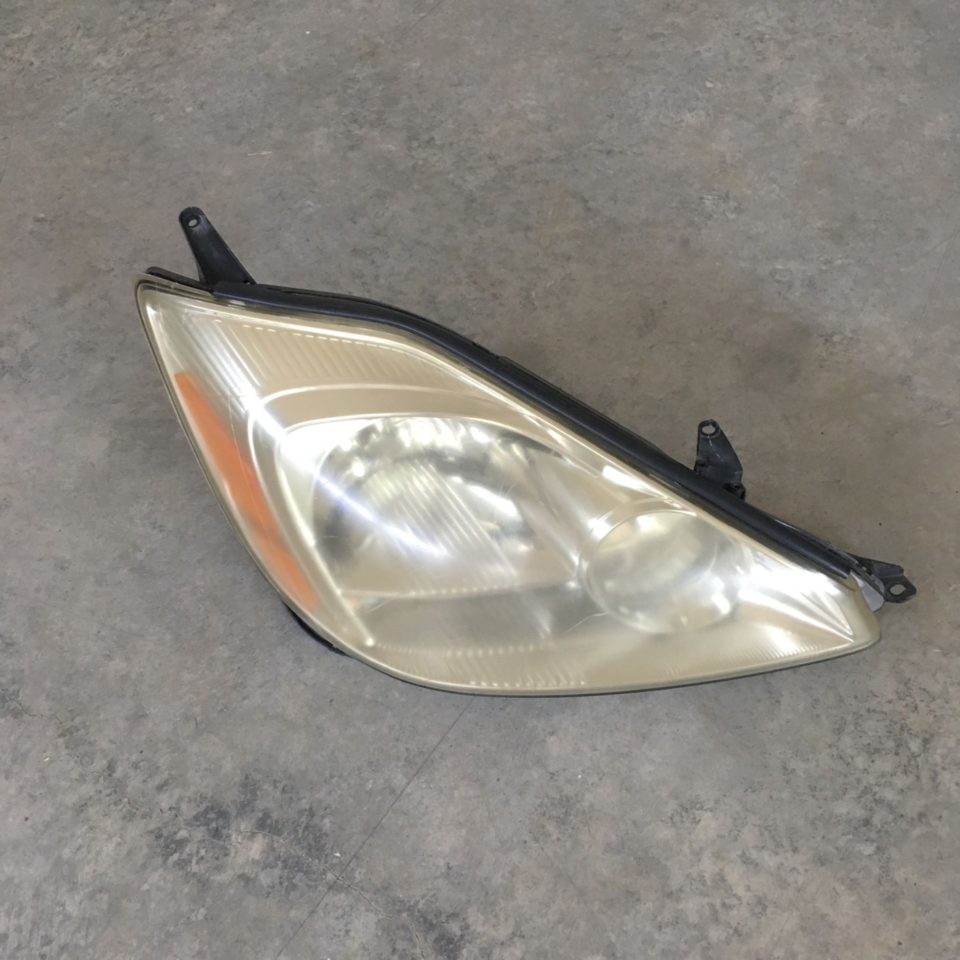 Head Light-Toyota Sienna -2005 Passenger Side