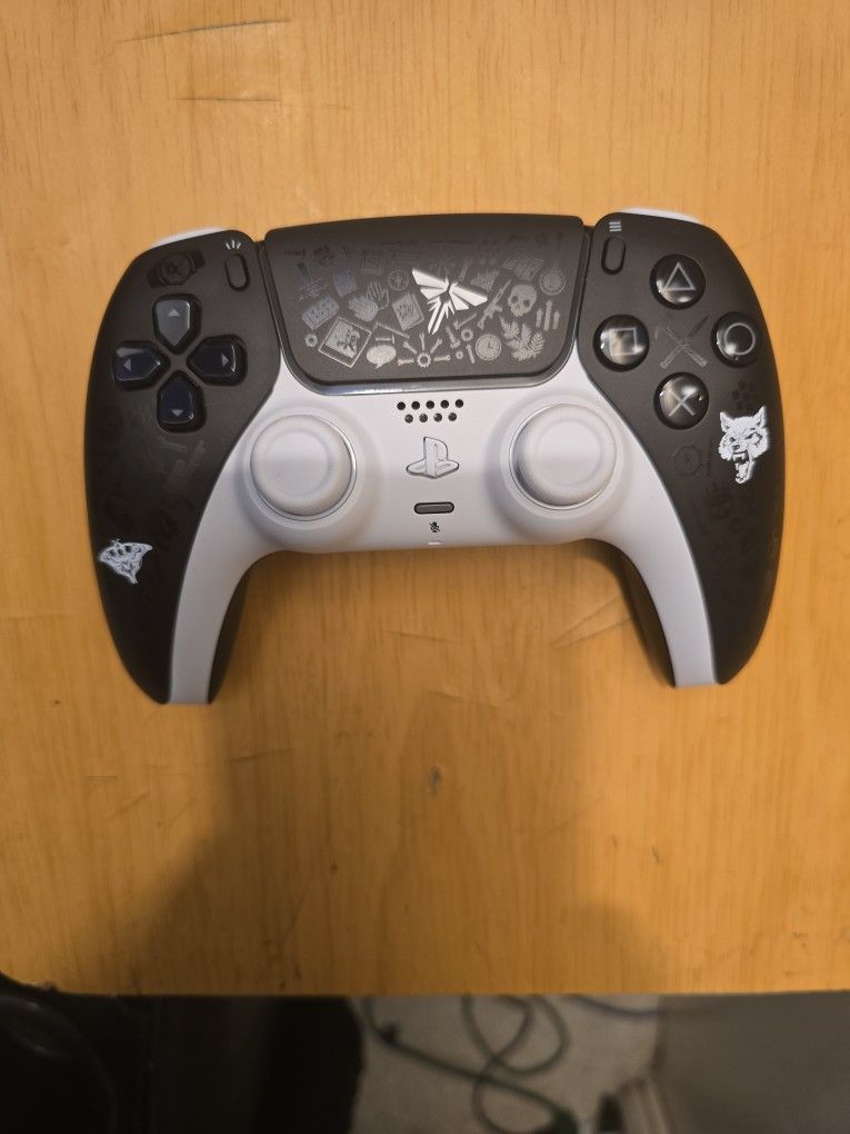 PLAYSTATION 5 SPECIAL EDITION WIRELESS CONTROLLER