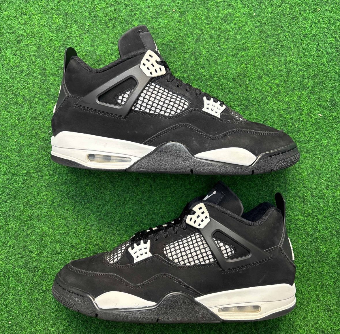 Jordan Retro 4 “ White Thunder “