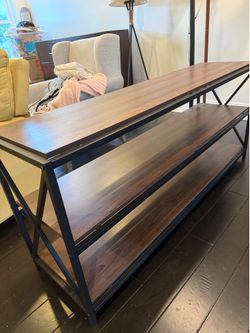 Low bookshelf