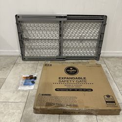 Wide Pet Gate / Baby Gate - Fits Openings 28” - 42”