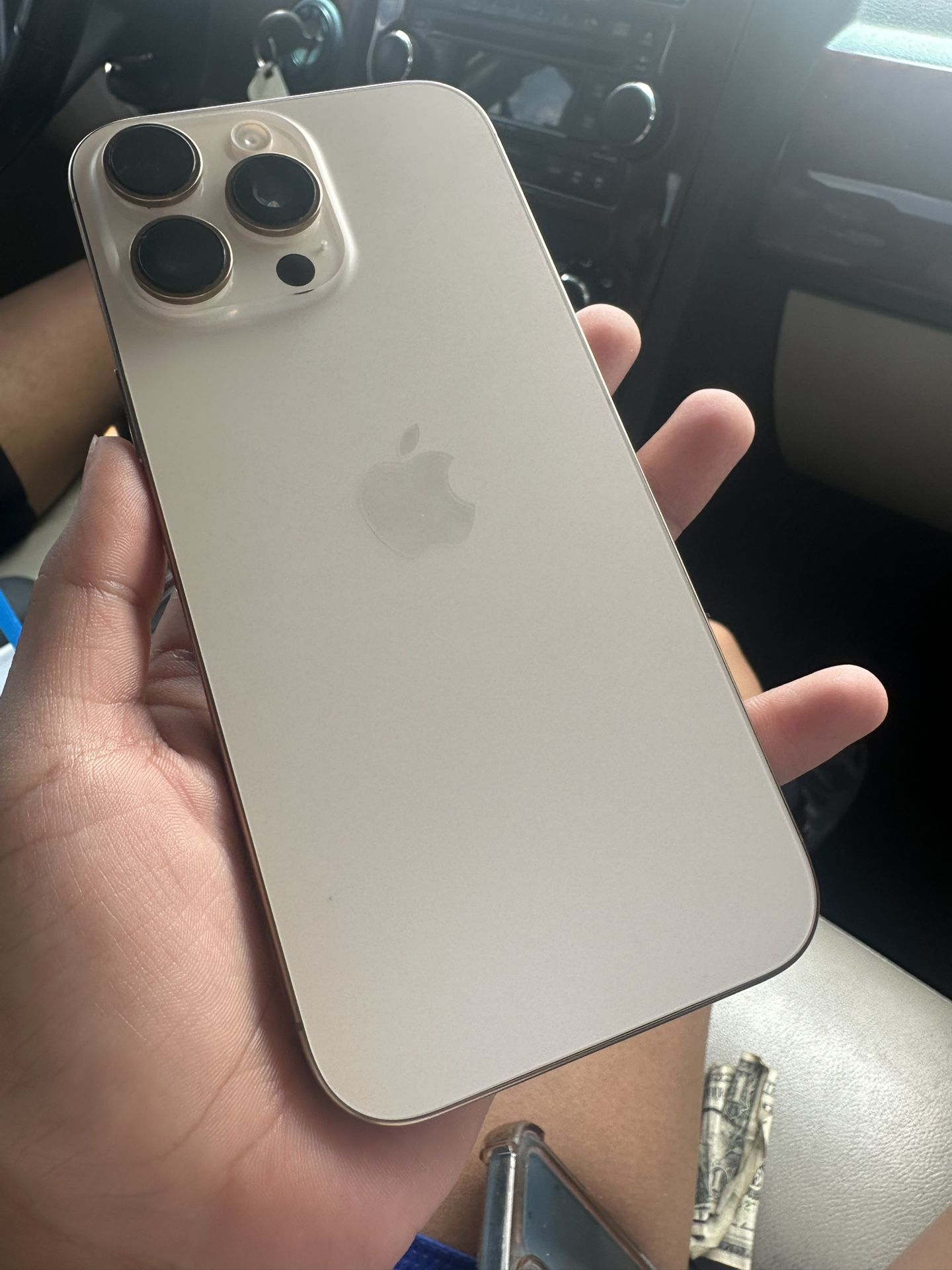 iphone 16 Pro Rose Gold