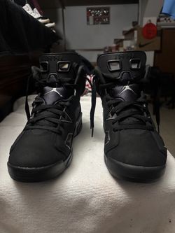 Jordan retro 6 cap and gown size 8.5