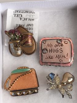 ESTATE FIND BROOCH LOTS