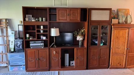 Entertainment center