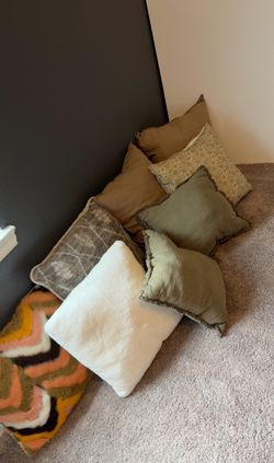 Decorative Throw Pillows – Multiple Sizes