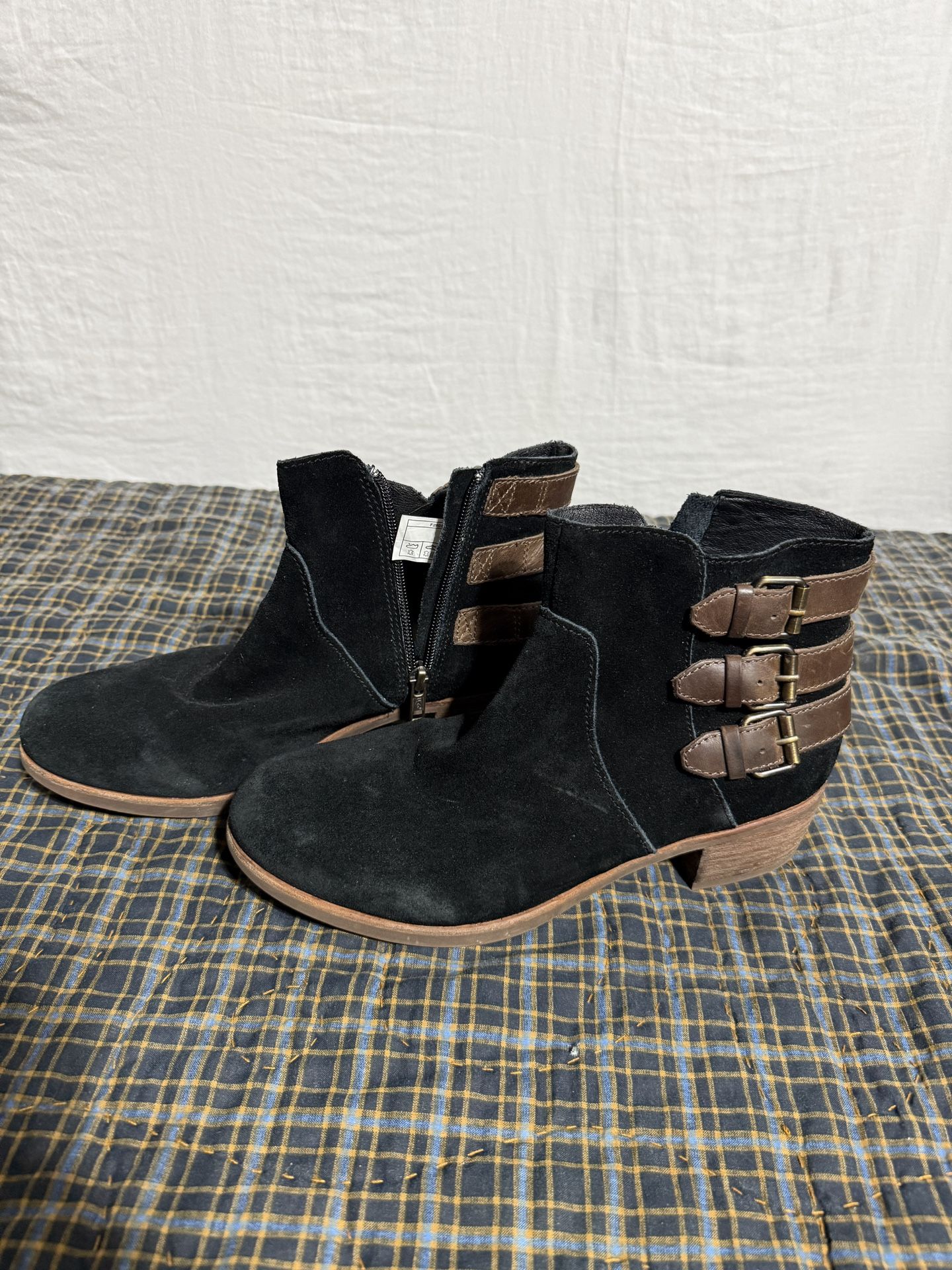UGG Boots Womens Size 9 Klings Ankle Booties Black Suede Almond Toe Buckle