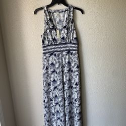 Brand new woman’s Max Studio brand white and navy blue colored palm print maxi dress up for sale 