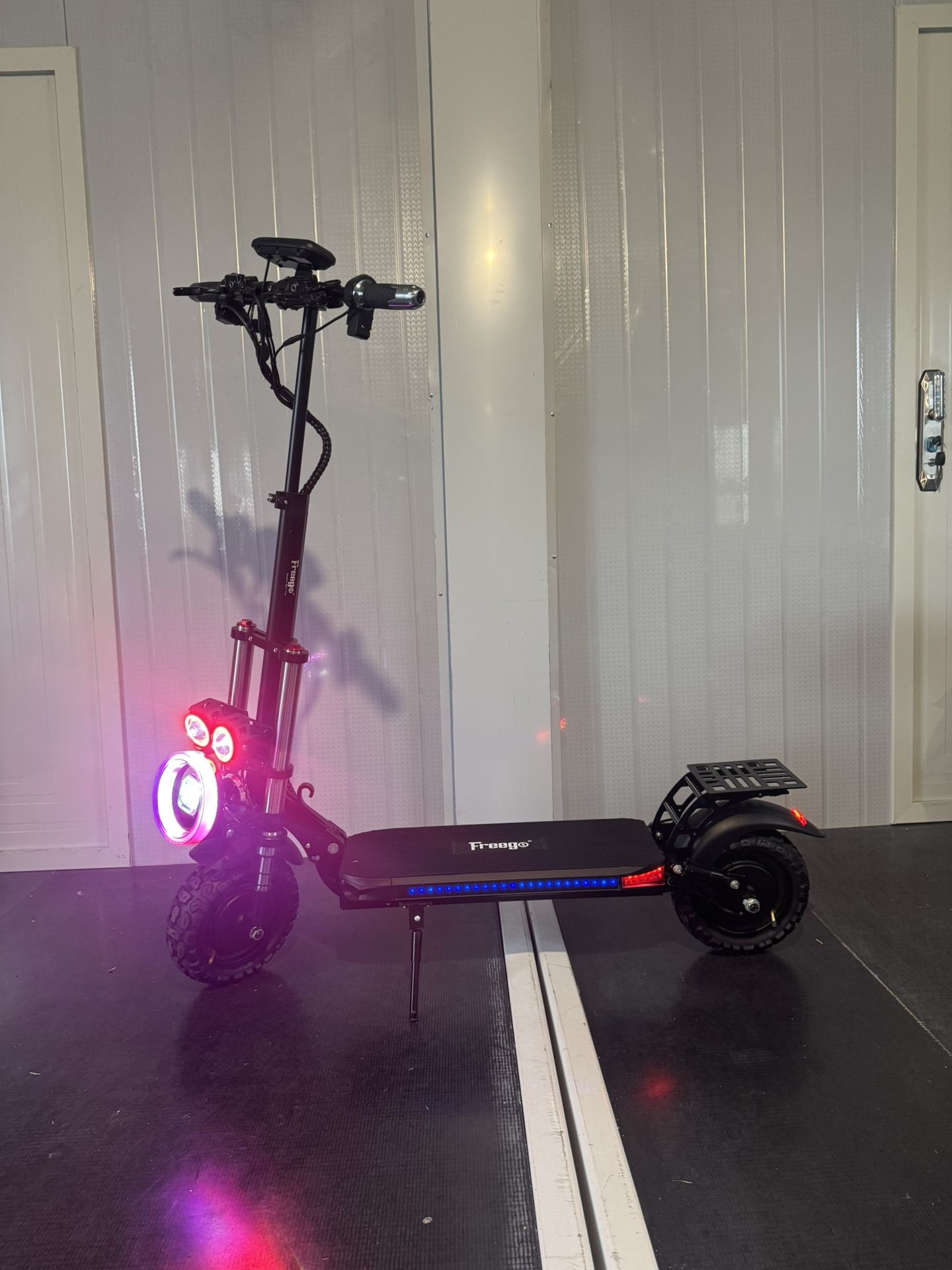 Dual-motor high-speed electric scooter