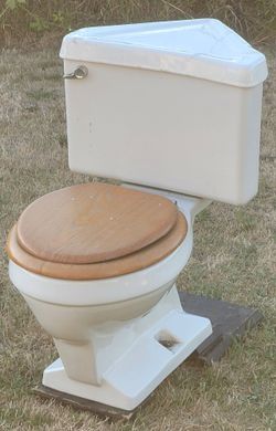 R A R E  ! !!  !!!  The ELJER corner water closet !!