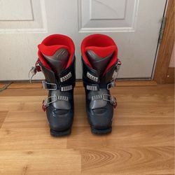 Salomon Youth Ski Boots    Size 22.0 ( Men’s Size 3 )