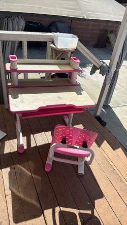 Girls desk