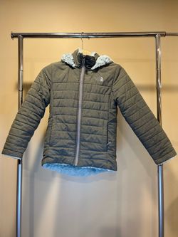 Girls small hooded the Northface jacket