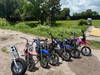 (READ DESCRIPTION‼️) (NOT FREE) RAZORS AND MINIBIKE