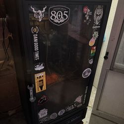True comercial ,refrigerator good conditions ,