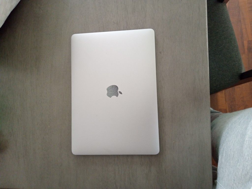 Macbook pro 256gb With Touch Bar