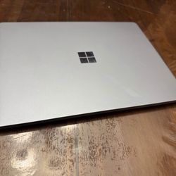 Microsoft Surface Laptop Go 
