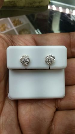 10k Gold Diamond earing .50 ct diamonds