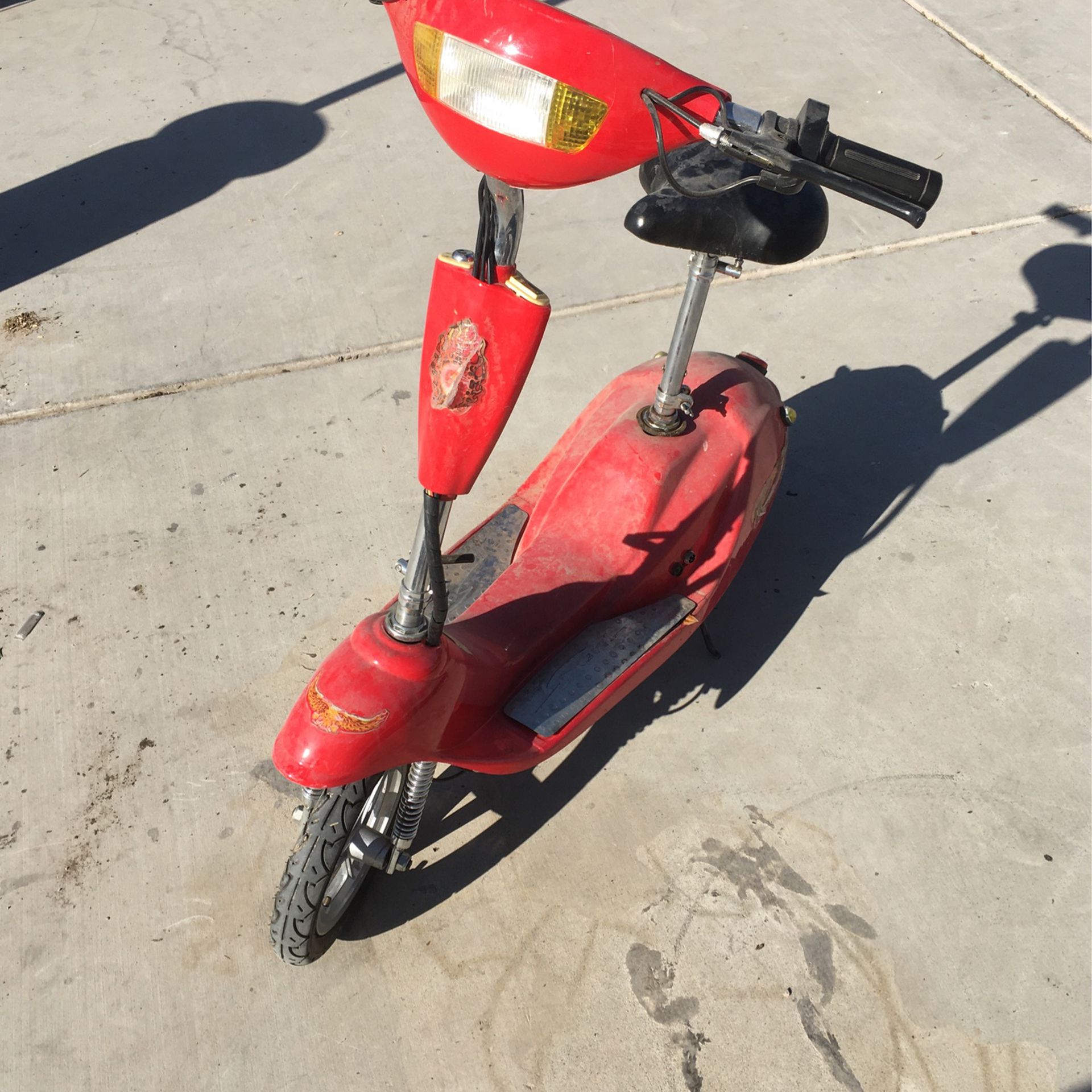 Electric Scooter DONT KNOW IF IT WORKS NO KEY NO CHARGER