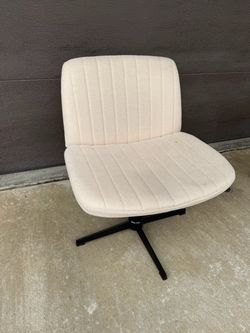 Wide Seat Armless Criss Cross Legged Office Desk Chair