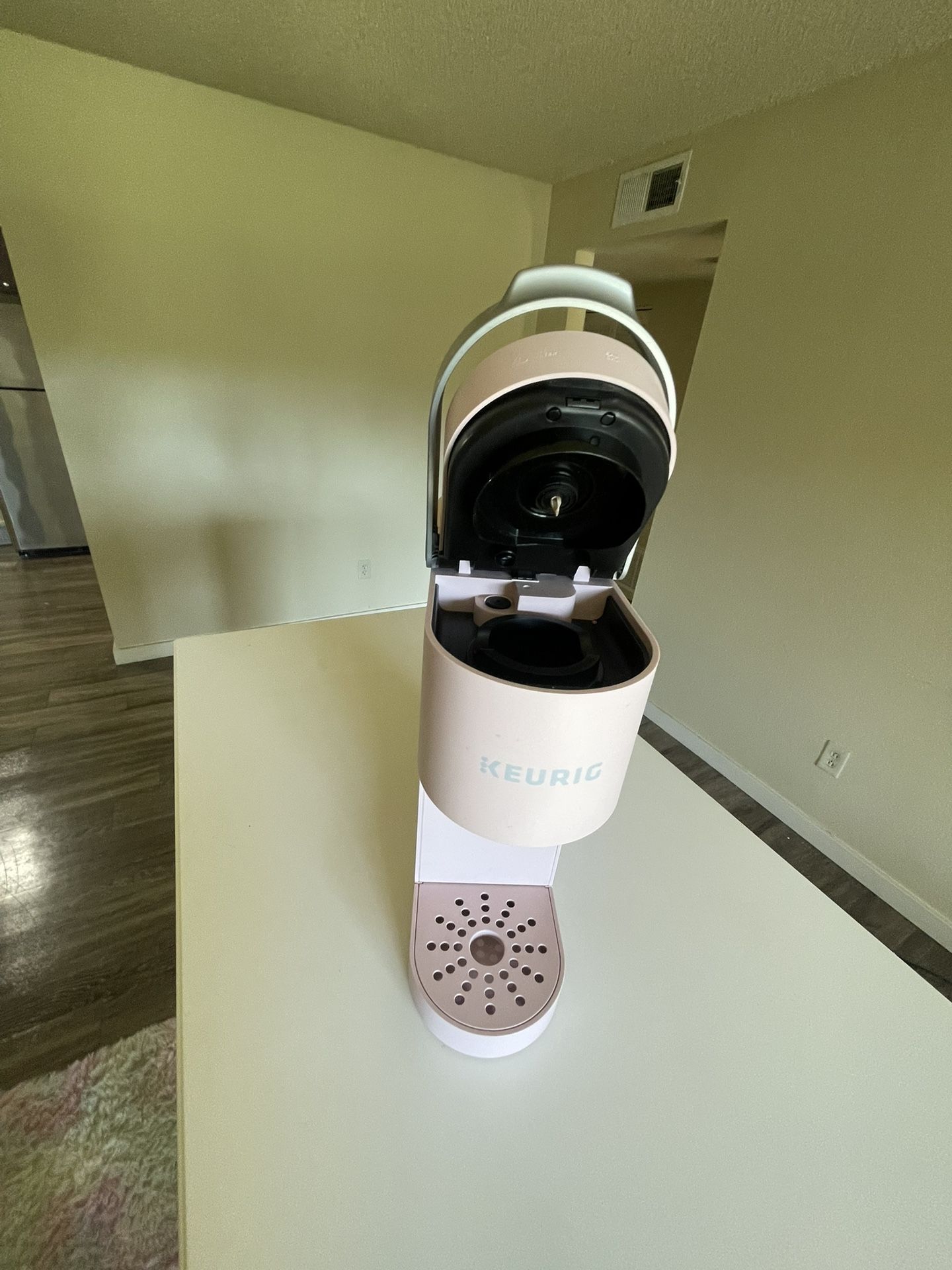 Hardly Used Keurig K-Mini Single Serve K-Cup Pod Coffee Maker, 6 to 12oz Brew size, with Cord Storage, Dusty Rose
