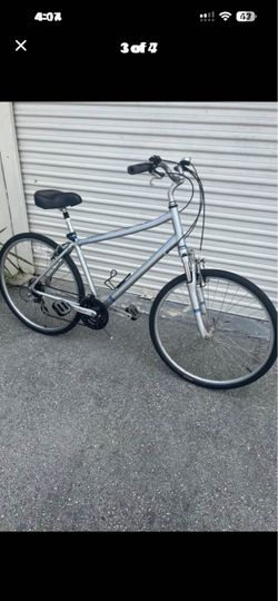 Raleigh Hybrid 21 Speed . men’s bike , clean smooth ride