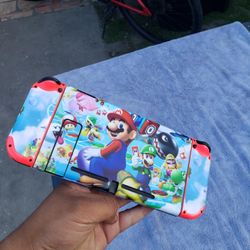 Unpatched 0 Games installed. Nintendo switch Noo 2018 v1 This is 2020 V2 256GB, with 4 sealed Games for $320! Firm. Or noooo 4 Games $220! New conditi