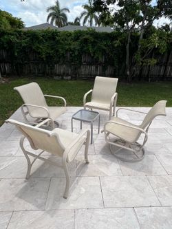Outdoor patio set