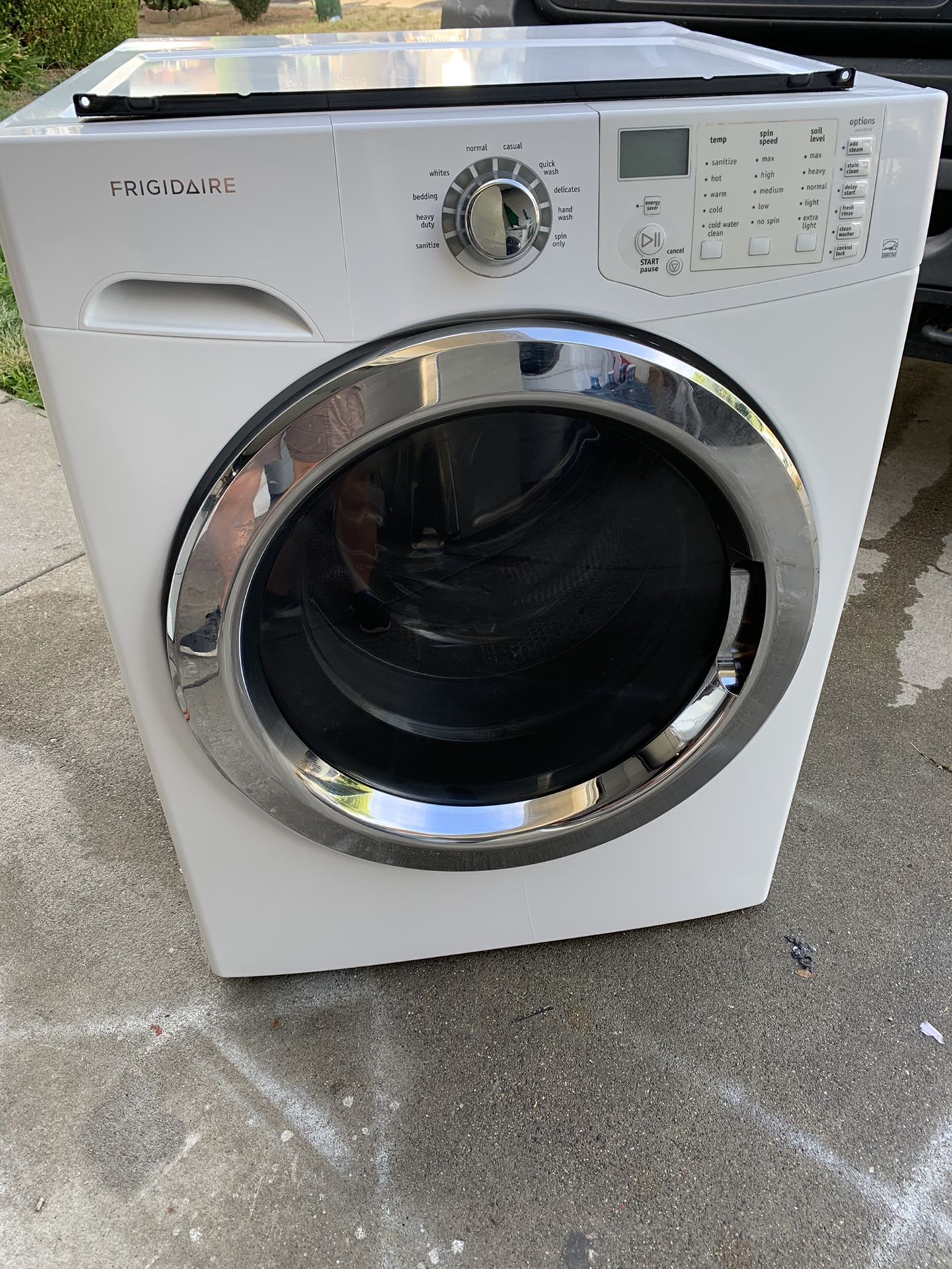 Frigidaire front load washer machine