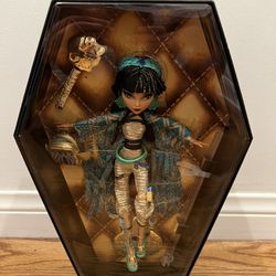 Mattel Creations Monster High Haunt Couture Cleo De Nile Brand New