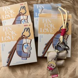 Popmart The Monster Pin For Love Letter Pendant 