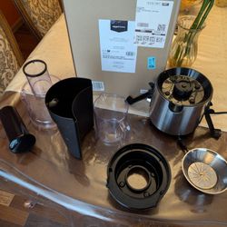 Like new Amazon basics fruit juicer